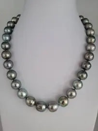 How-to-Choose-the-Perfect-Tahitian-Pearl-Necklace-for-Your-Skin-Tone  The South Sea Pearl