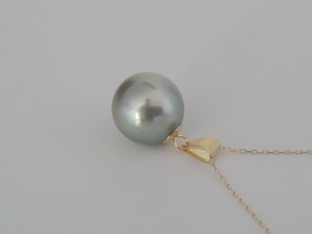 Tahiti Pearl 13 mm Round Silver-Green Natural Color - Only at  The South Sea Pearl