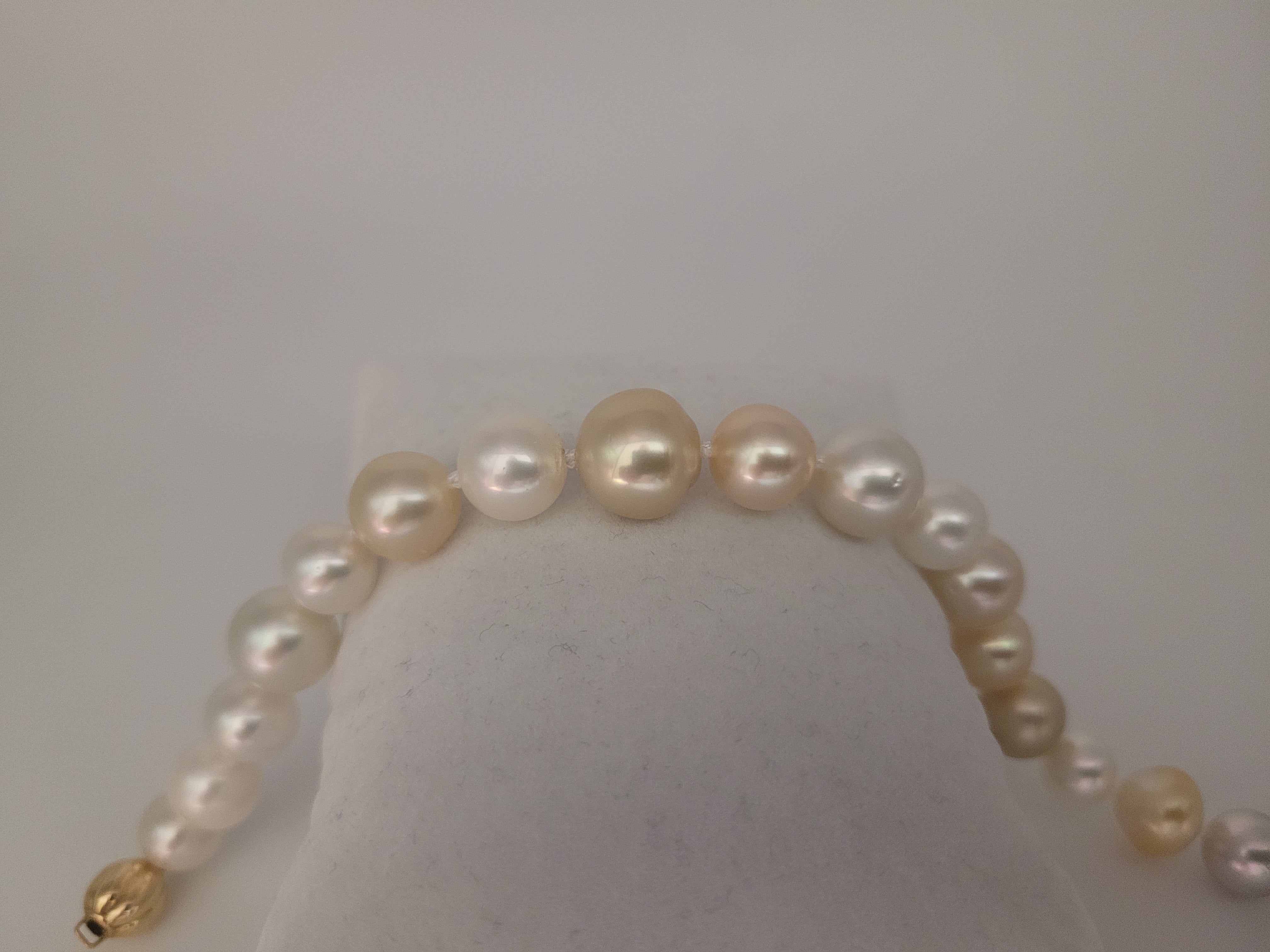 South Sea Pearls Bracelet Golden and White Natural Color Pearls 9.40-11.60 mm 18K Gold Clasp