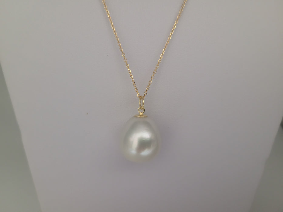 South Sea Pearl Tear-Drop 17 x 15 mm with High Luster