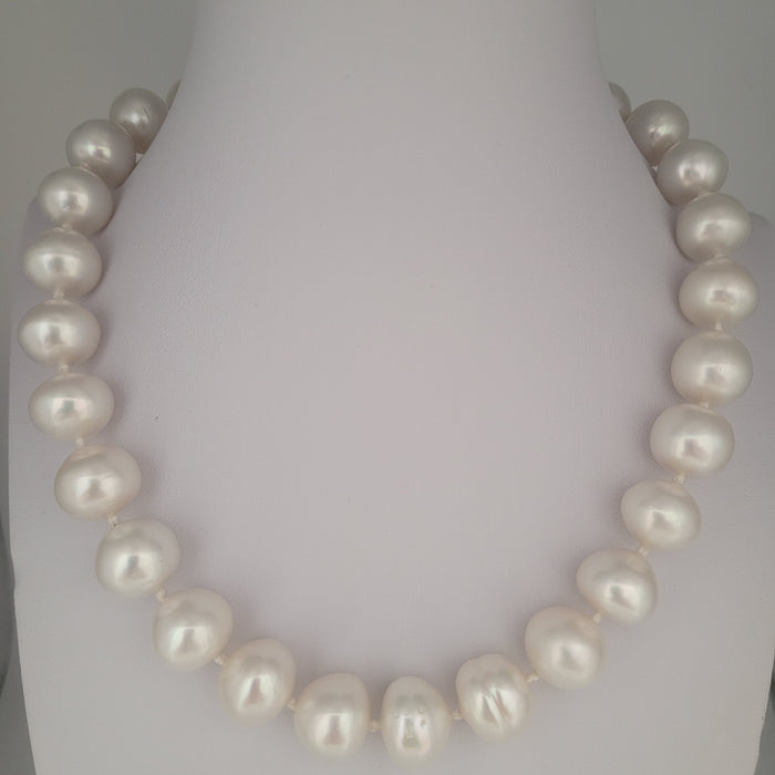 South Sea Pearls Necklace 13-14 mm Very High Luster 18K Gold Clasp