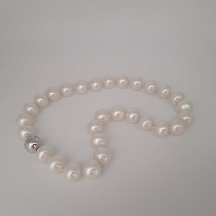 South Sea Pearls Necklace 13-14 mm Very High Luster 18K Gold Clasp