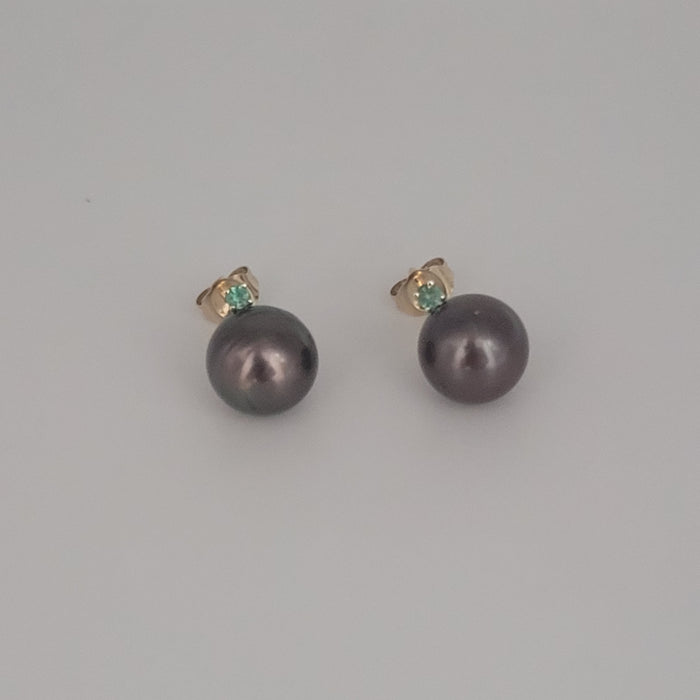 Tahiti Pearl 9 mm round, Yellow Gold 9K,  Emeralds Precious Stones