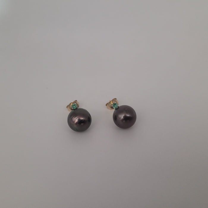 Tahiti Pearl 9 mm round, Yellow Gold 9K,  Emeralds Precious Stones