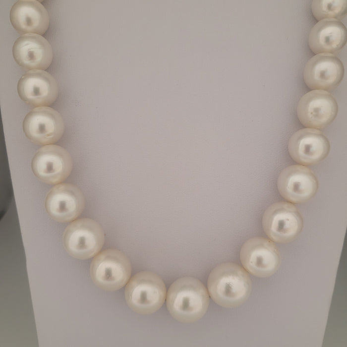 White South Sea Pearls 7.80-13.70 mm Round Very High Luster 18K Gold Clasp