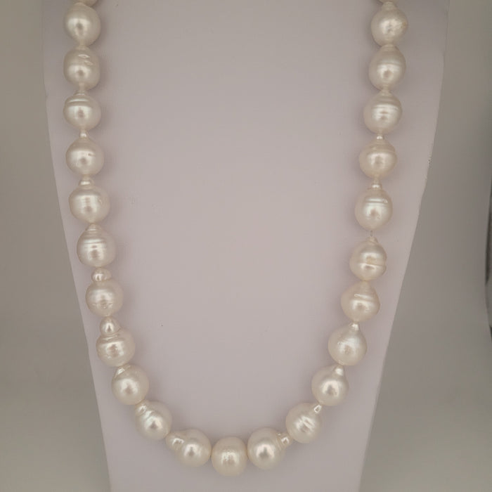 White South Sea Pearls 10-13 mm 18K Gold Clasp