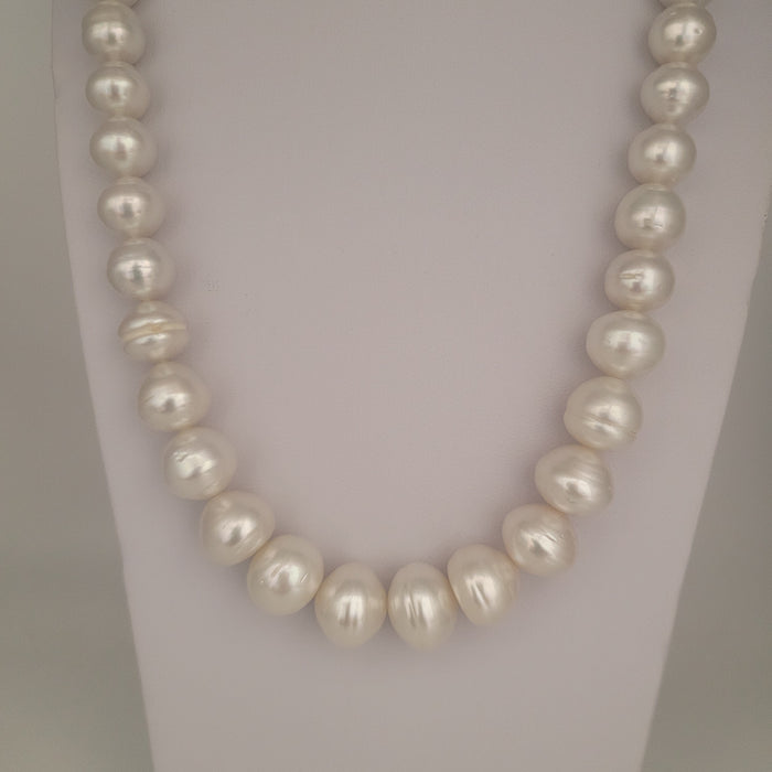 White South Sea Pearls necklace 9-12 mm very high Luster 18K Gold clasp