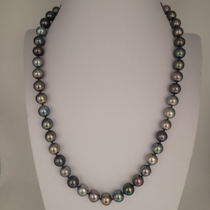 Tahiti Pearls Necklace 8-9 mm Excellent Luster 18K Gold Clasp