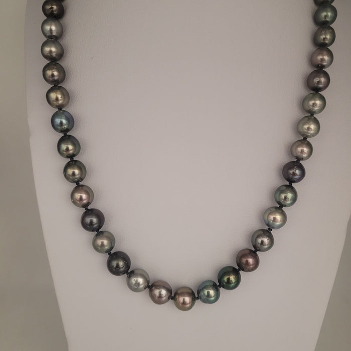 Tahiti Pearls Necklace 8-9 mm Excellent Luster 18K Gold Clasp