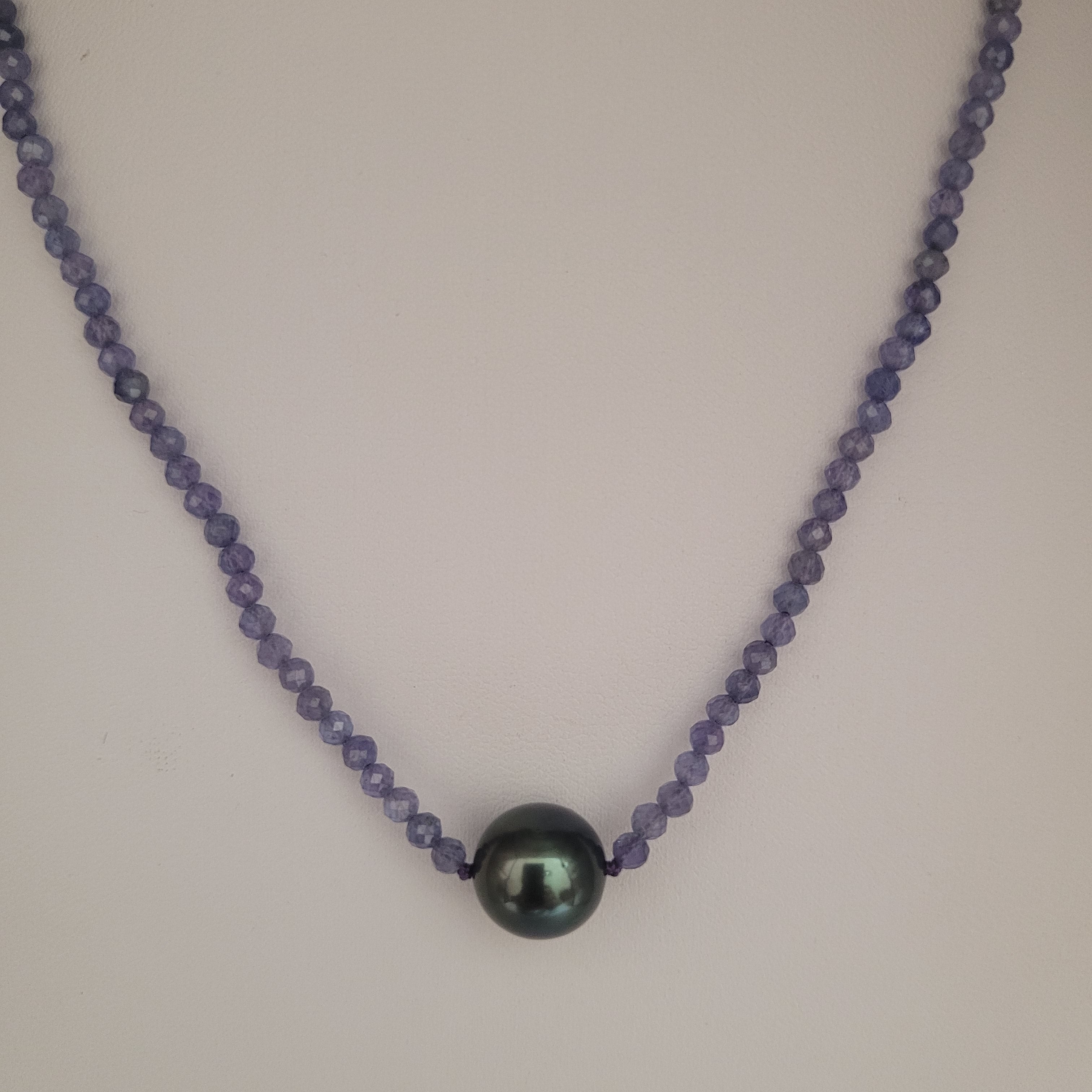 Tahiti Pearl 11 mm Dark Color Excellent Luster, Tanzanite Precious Stones, 18K Gold Clasp