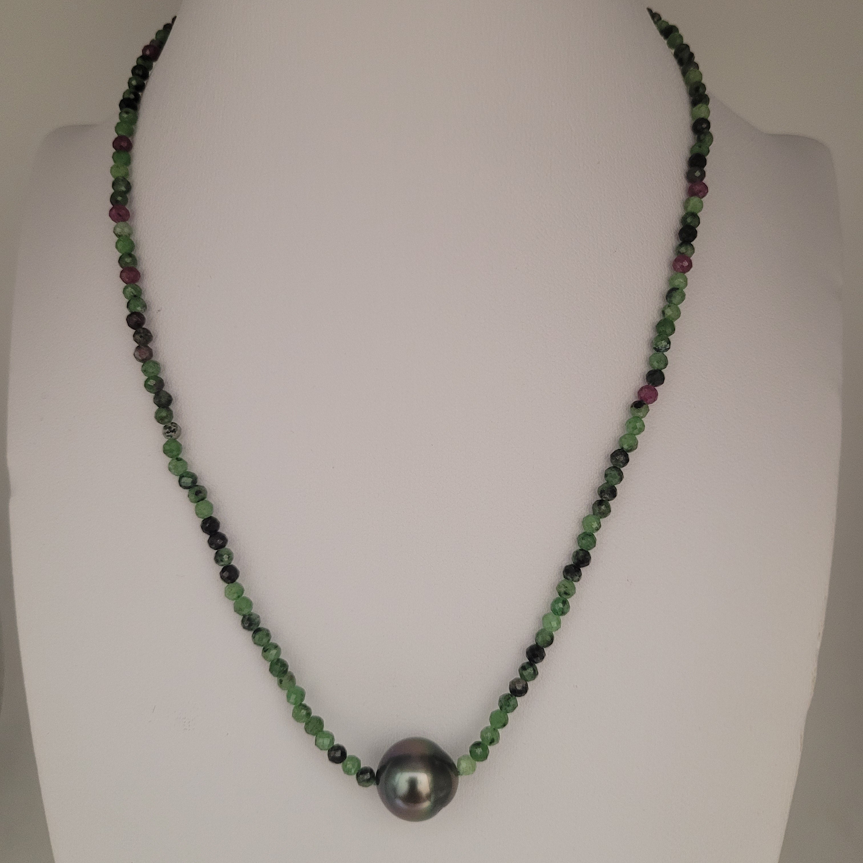 Tahiti Pearl 11 mm dark Color Excellent Luster, Epidote Precious Stones, 18K  Gold Clasp
