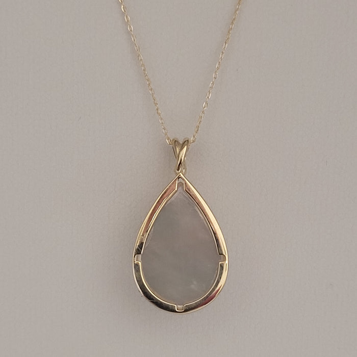 Australian South Sea Cultured Pearl Pendant – 12 x 15 mm Teardrop Pearl in 18K Yellow Gold with Adjustable 45 cm Chain