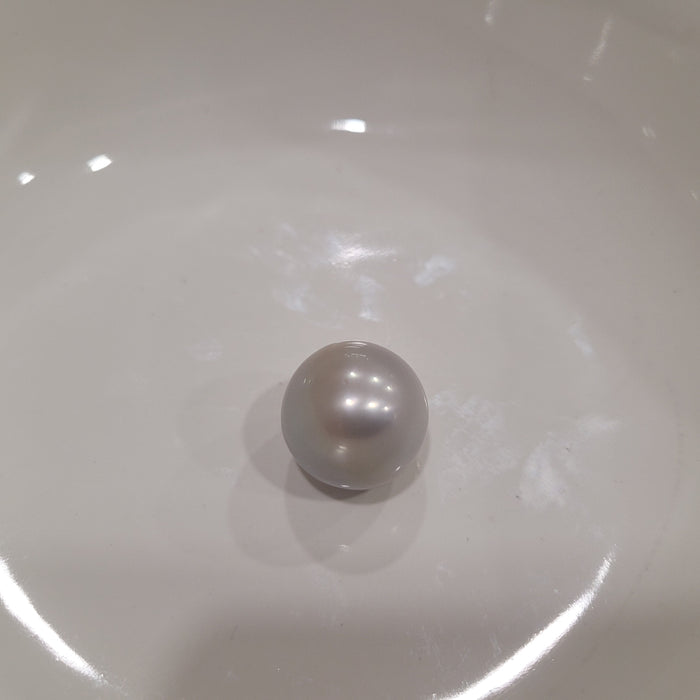 Tahiti Pearl 14 mm Silver Natural Color & High Luster