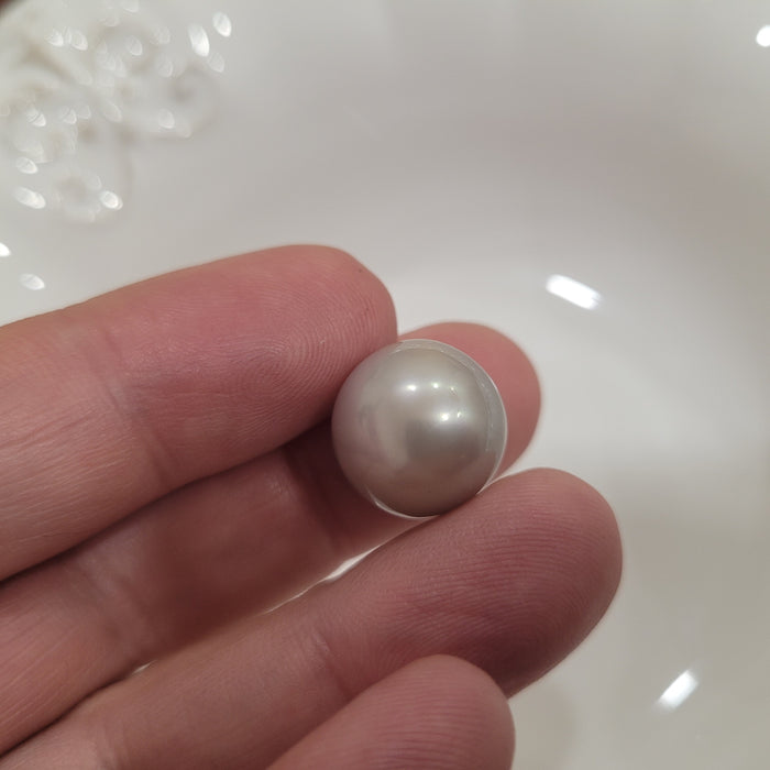Tahiti Pearl 14 mm Silver Natural Color & High Luster