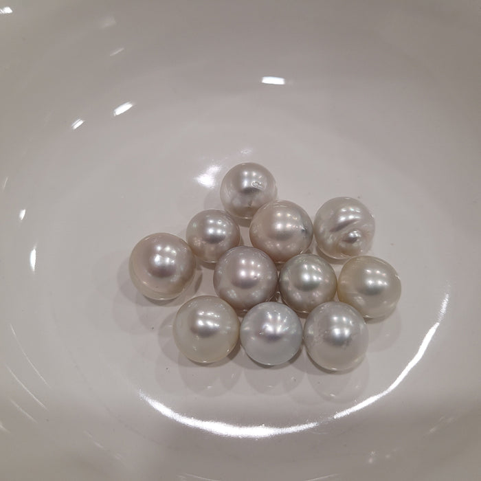 Tahiti Pearls Semiround AA+ High Luster Silver Light Color