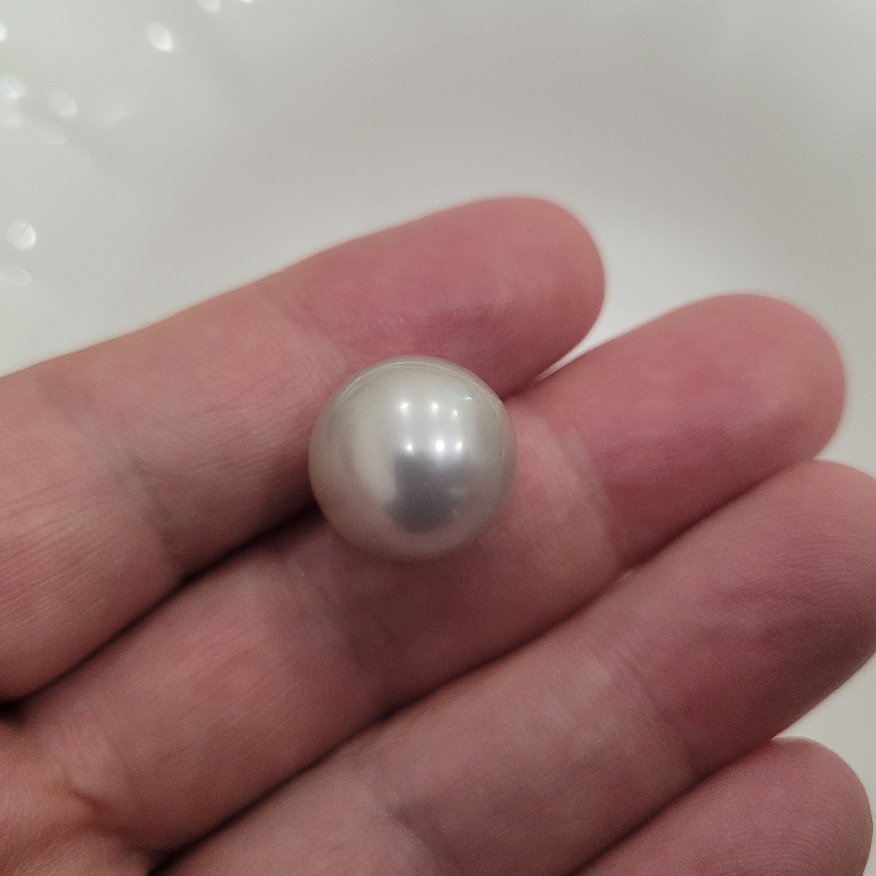 Tahiti Pearl 14 mm Round AAA Silver Light Color