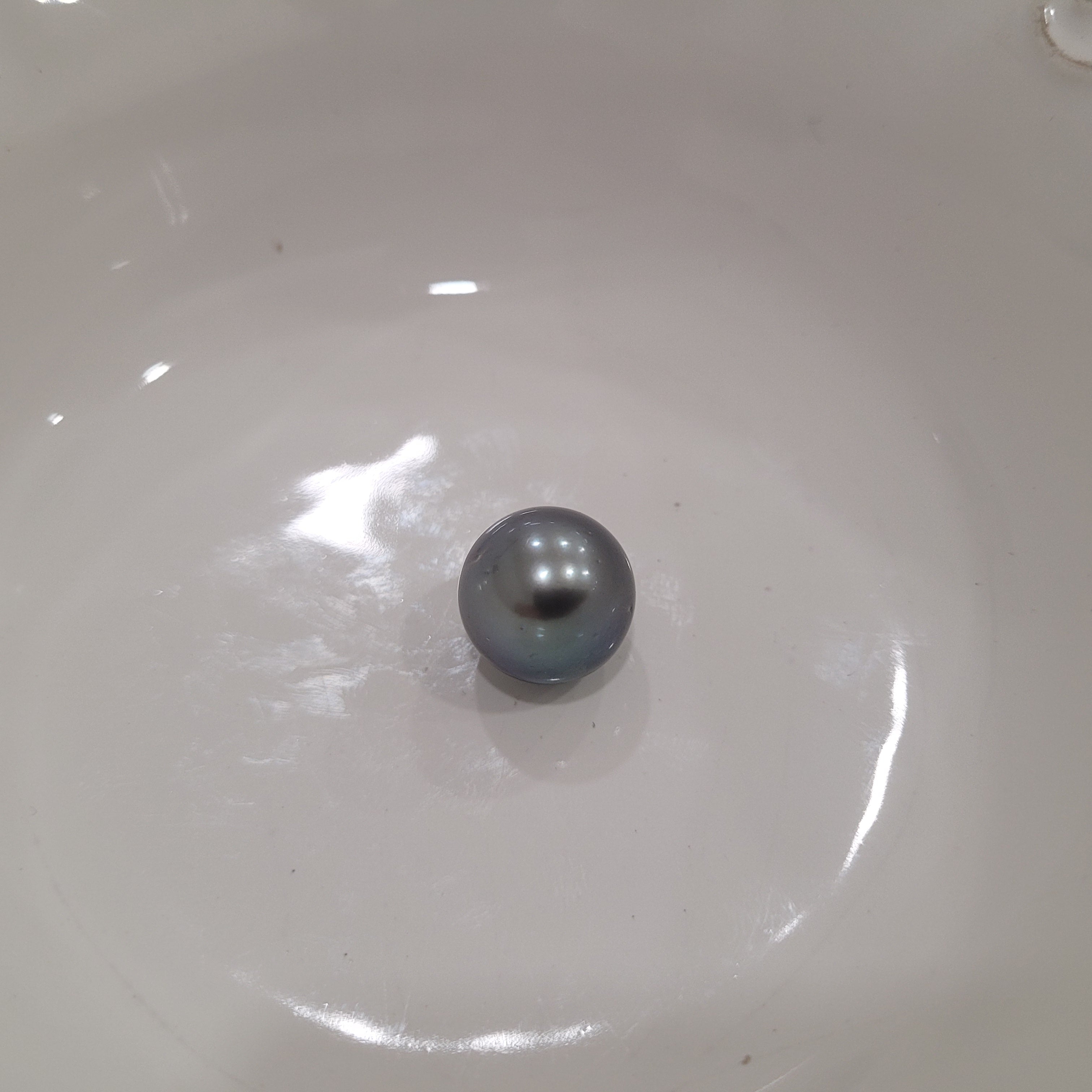 Tahiti Pearl 14 mm Round AAA Excellent Luster