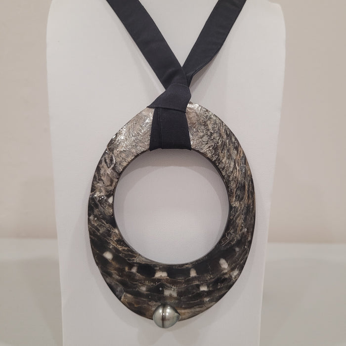 Tahiti Pearl & Mother of Pearl Pendant Neckalce