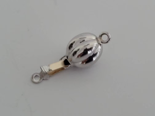 White South Sea Pearls Round 8-15 mm 18K Gold Clasp