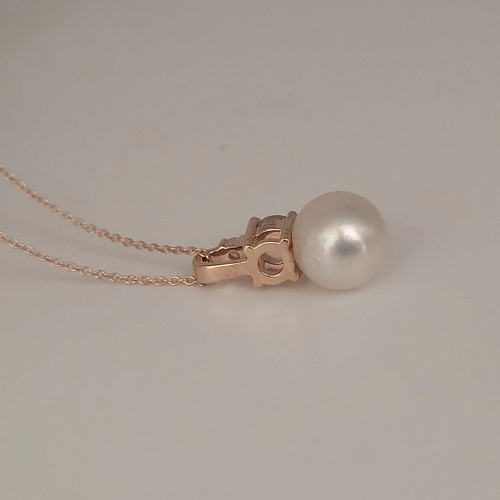 Akoya Cultured Pearl, Diamond, Green Amethyst, 18K Rose Gold necklace |  The South Sea Pearl |  The South Sea Pearl