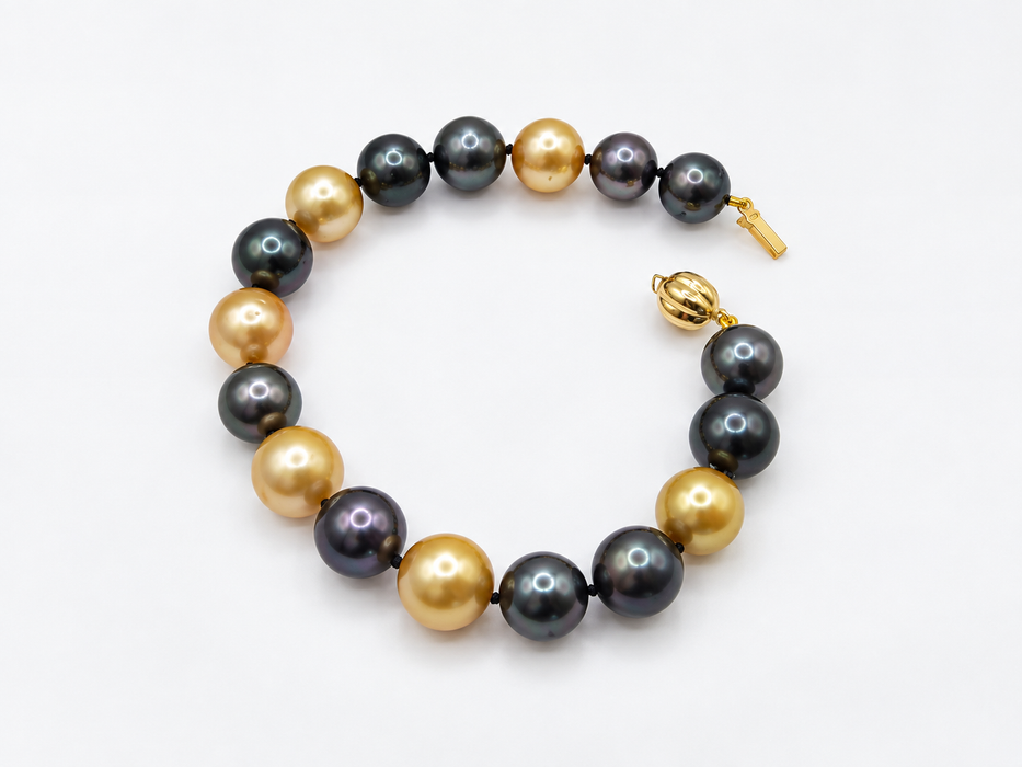 Tahiti and Golden South Sea Pearls Bracelet, 18 Karat Solid Gold clasp
