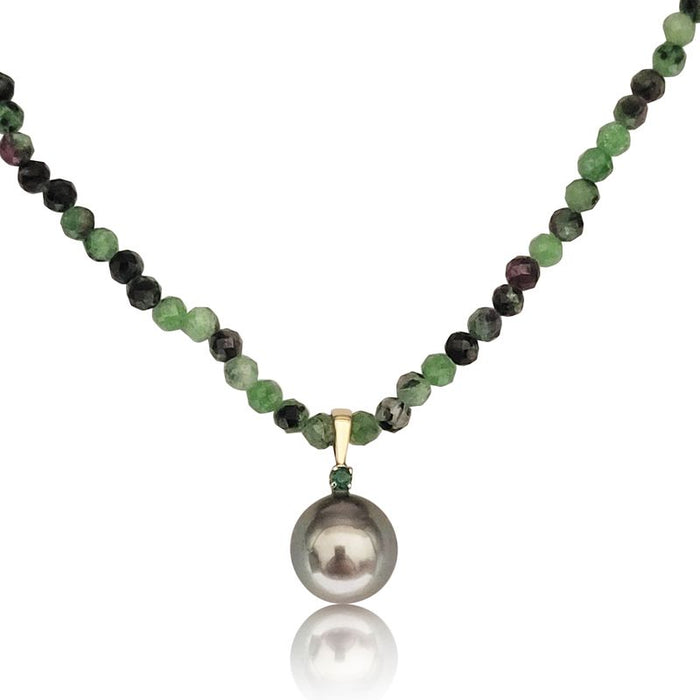 A Tahiti Pearl and Precious Stone Epidote Necklace 18K Yellow Gold solid
