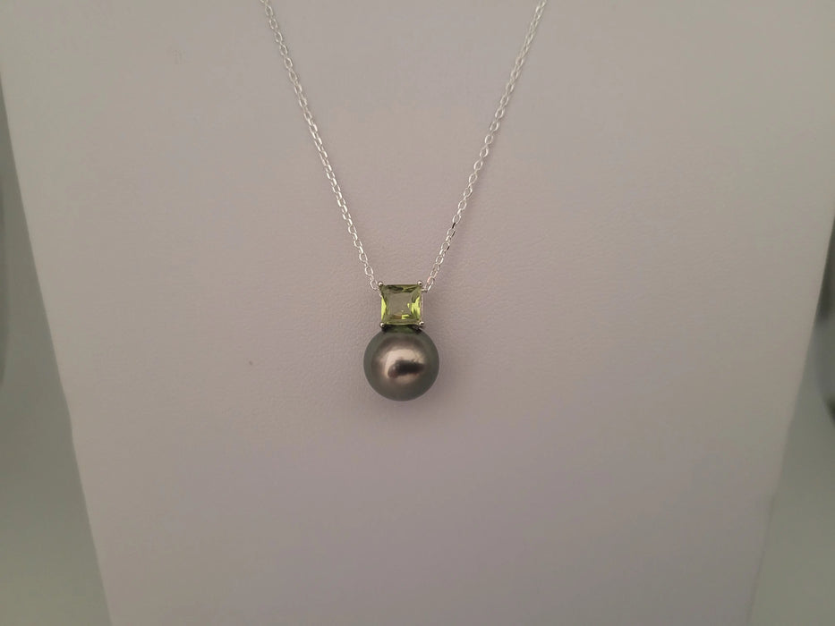 Pendant Necklace Tahiti Pearl 9 mm AAA, Precious Stone, 18K Solid Gold | The South Sea Pearl |  The South Sea Pearl