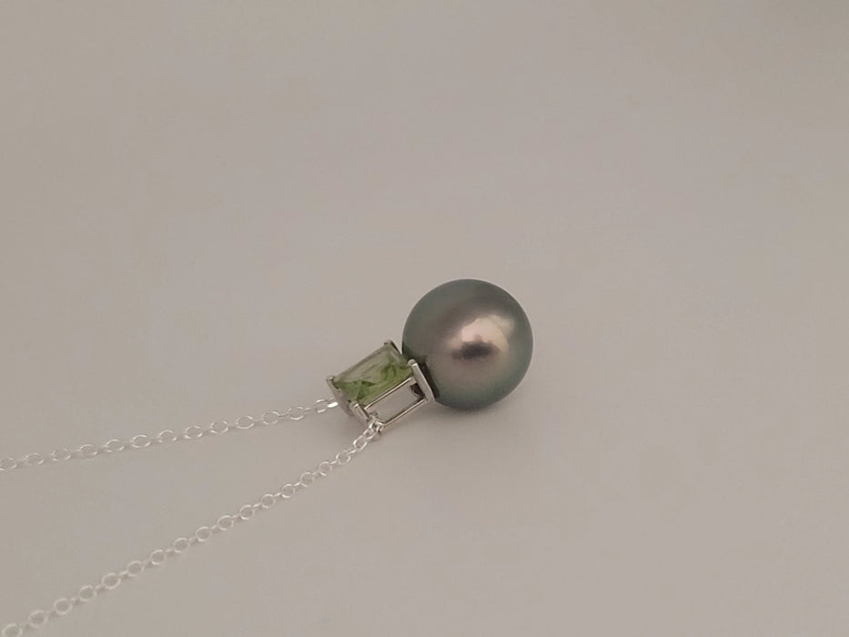 Pendant Necklace Tahiti Pearl 9 mm AAA, Precious Stone, 18K Solid Gold | The South Sea Pearl |  The South Sea Pearl