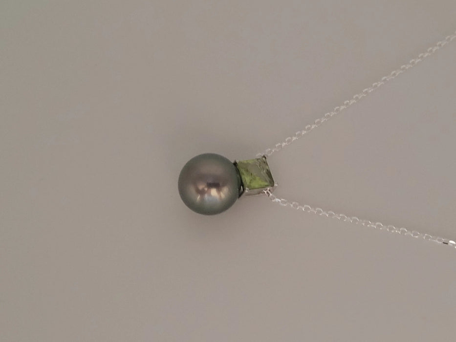 Pendant Necklace Tahiti Pearl 9 mm AAA, Precious Stone, 18K Solid Gold | The South Sea Pearl |  The South Sea Pearl