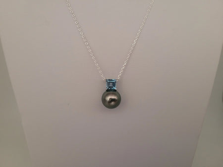 Pendant Necklace Tahiti Pearl 9 mm AAA, Precious Stones, 18K Solid Gold | The South Sea Pearl |  The South Sea Pearl