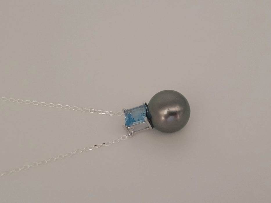 Pendant Necklace Tahiti Pearl 9 mm AAA, Precious Stones, 18K Solid Gold | The South Sea Pearl |  The South Sea Pearl