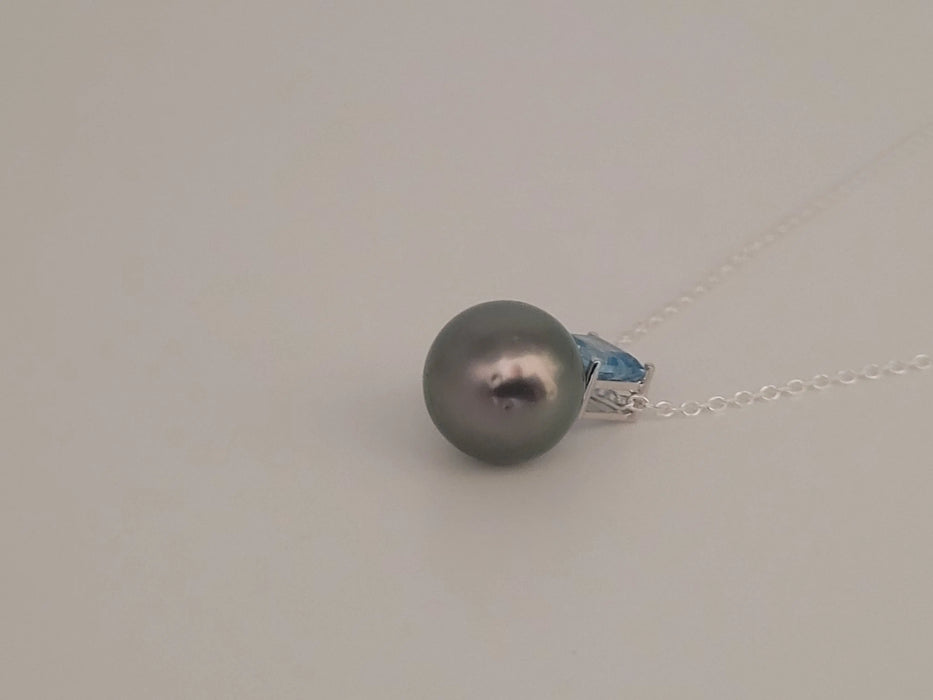 Pendant Necklace Tahiti Pearl 9 mm AAA, Precious Stones, 18K Solid Gold | The South Sea Pearl |  The South Sea Pearl