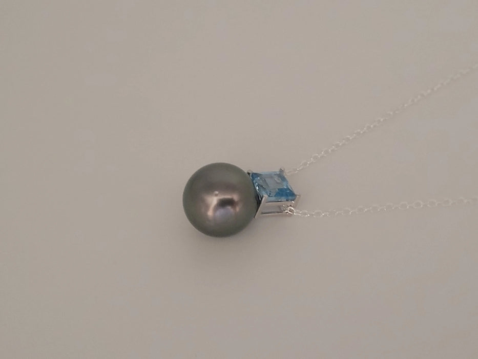 Pendant Necklace Tahiti Pearl 9 mm AAA, Precious Stones, 18K Solid Gold | The South Sea Pearl |  The South Sea Pearl