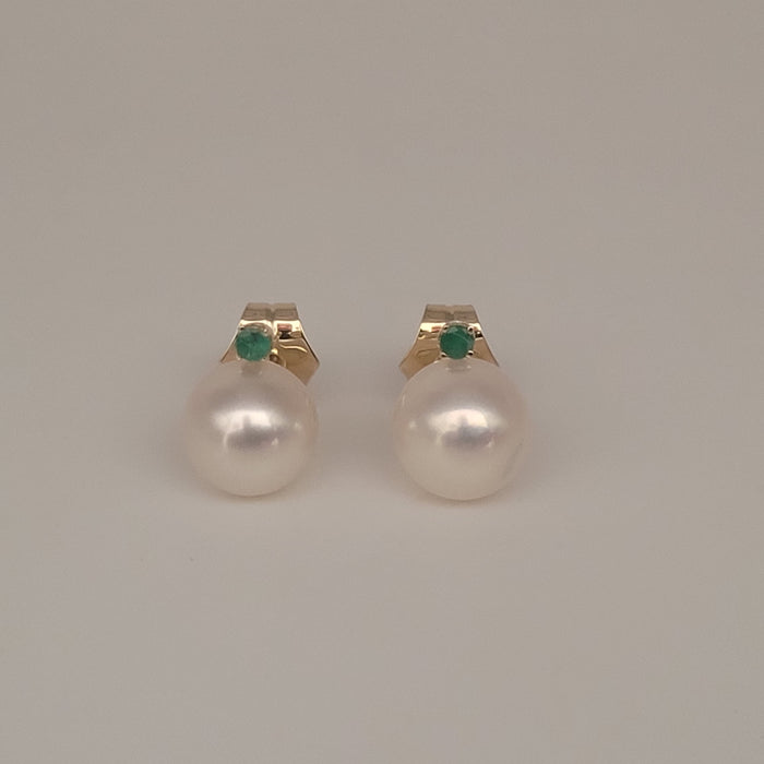 Akoya Cultured Pearl 8-8.5 mm AAA Yellow Gold 9K and Emeralds Precious Stones