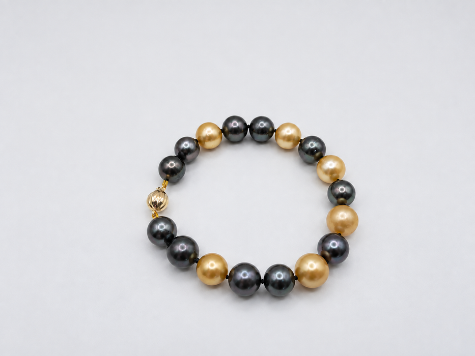 Tahiti and Golden South Sea Pearls Bracelet, 18 Karat Solid Gold clasp