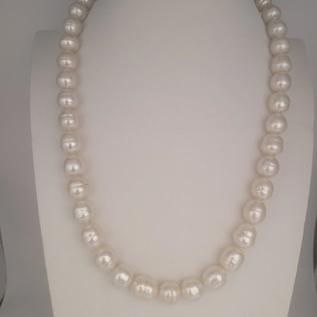 White South Sea Pearls 10-11 mm 18K Gold Clasp | The South Sea Pearl |  The South Sea Pearl