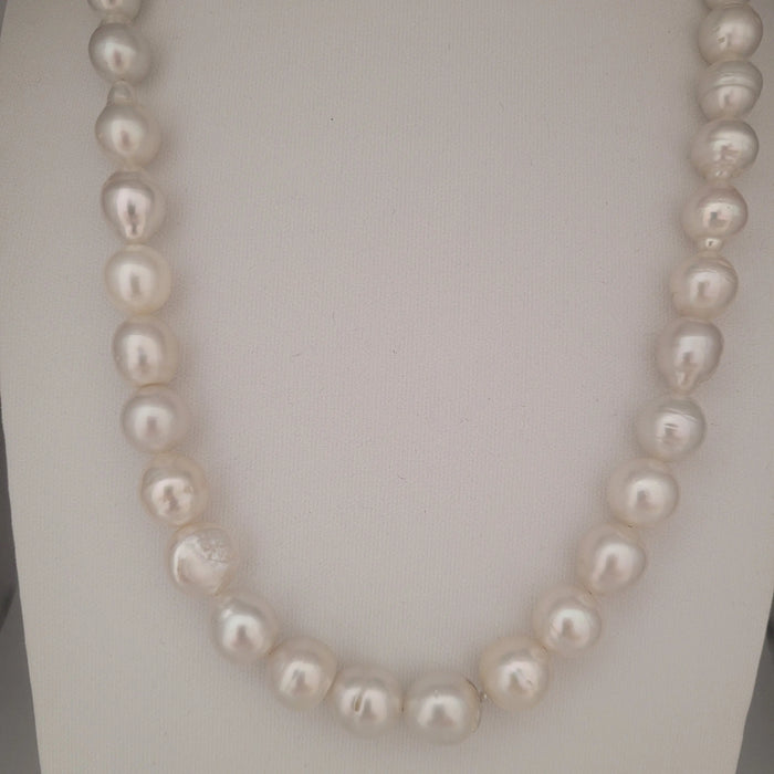 White South Sea Pearls 10-11.80 mm 18K Gold Clasp | The South Sea Pearl |  The South Sea Pearl