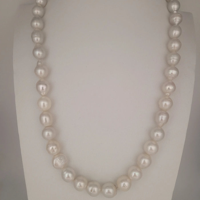 White South Sea Pearls 10-11.80 mm 18K Gold Clasp | The South Sea Pearl |  The South Sea Pearl