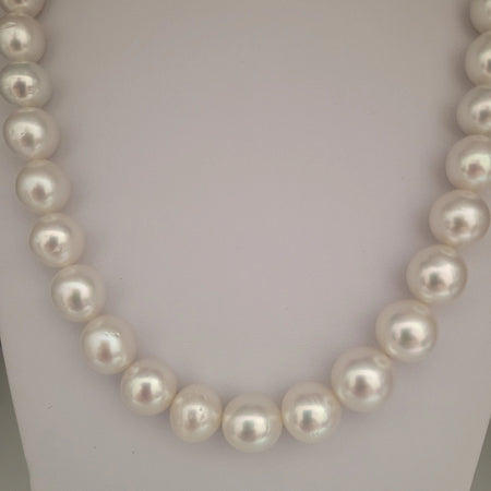 White South Sea Pearls 10-13 mm Very High Luster 18K Gold | The South Sea Pearl |  The South Sea Pearl