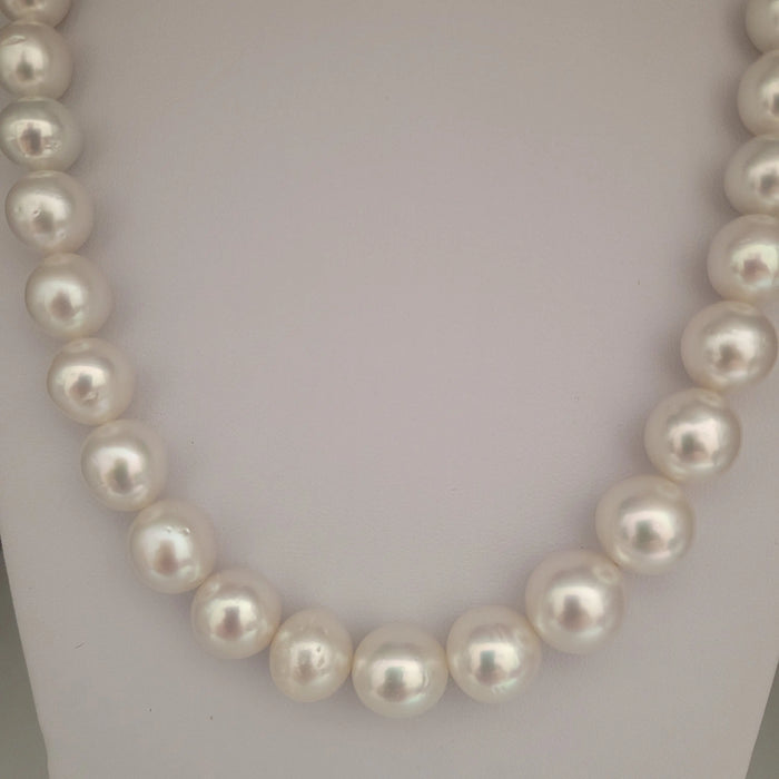 White South Sea Pearls 10-13 mm Very High Luster 18K Gold | The South Sea Pearl |  The South Sea Pearl