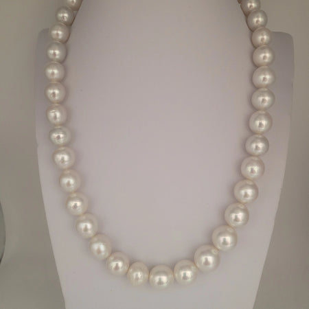 White South Sea Pearls 10-13 mm Very High Luster 18K Gold | The South Sea Pearl |  The South Sea Pearl