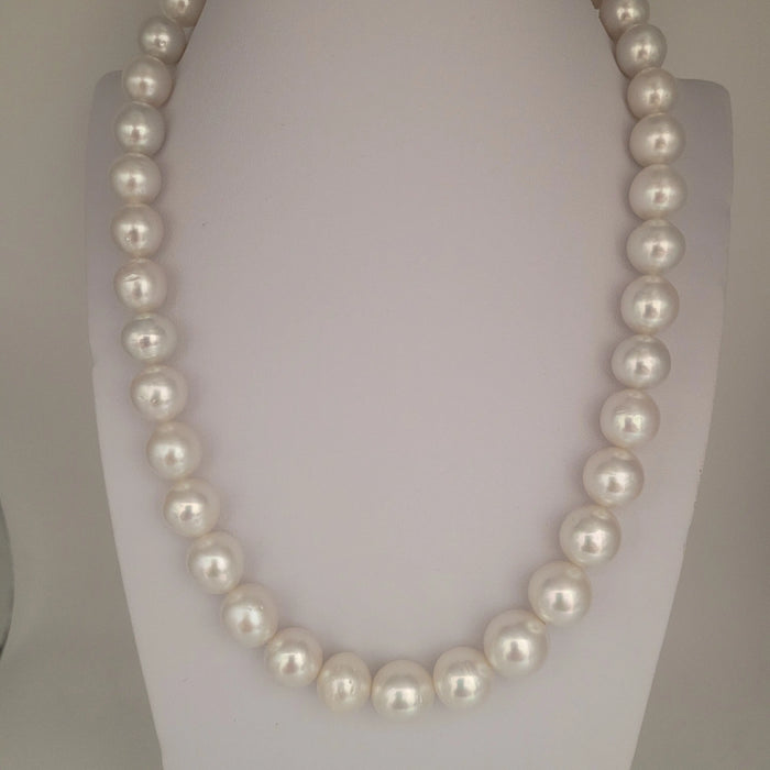 White South Sea Pearls 10-13 mm Very High Luster 18K Gold | The South Sea Pearl |  The South Sea Pearl