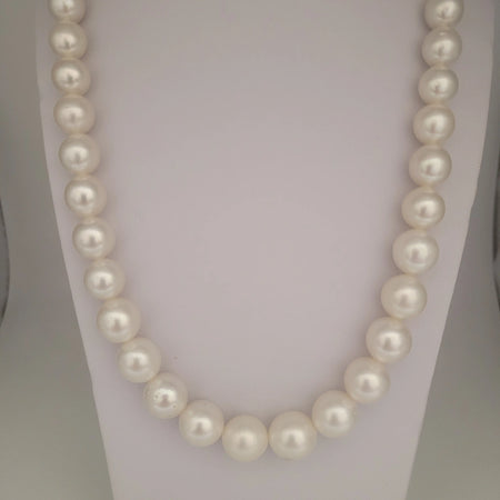 White South Sea Pearls 10-13.70 mm Round Shape 18K Gold Clasp | The South Sea Pearl |  The South Sea Pearl