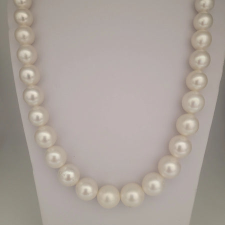 White South Sea Pearls 10-13.70 mm Round Shape 18K Gold Clasp | The South Sea Pearl |  The South Sea Pearl