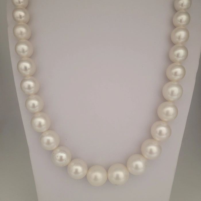 White South Sea Pearls 10-13.70 mm Round Shape 18K Gold Clasp | The South Sea Pearl |  The South Sea Pearl