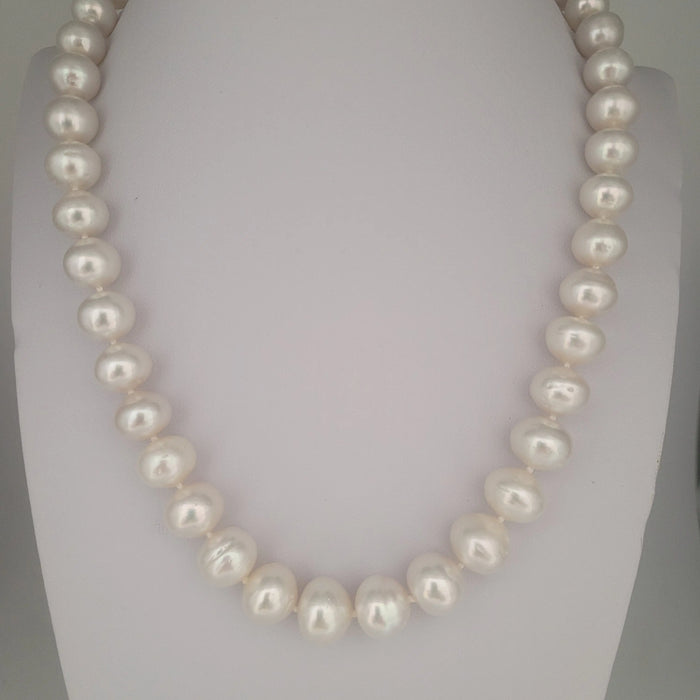 White South Sea Pearls 9-12 mm with high luster 18K Gold clasp | The South Sea Pearl |  The South Sea Pearl