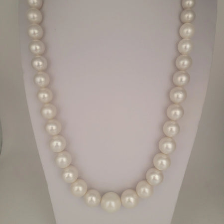 White South Sea Pearls Round 8-15 mm 18K Gold Clasp | The South Sea Pearl |  The South Sea Pearl