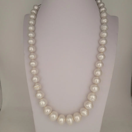 White South Sea Pearls necklace 9-12 mm very high Luster 18K Gold clasp | The South Sea Pearl |  The South Sea Pearl