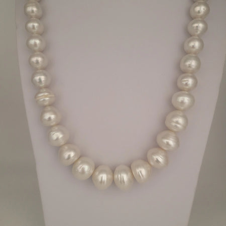 White South Sea Pearls necklace 9-12 mm very high Luster 18K Gold clasp | The South Sea Pearl |  The South Sea Pearl