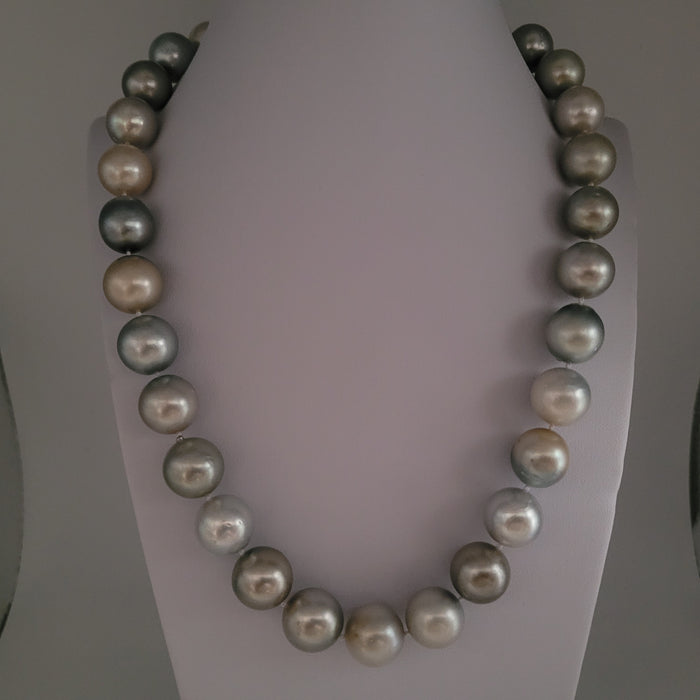 Tahiti Pearls Necklace 12,40-14,70 mm Round, Natural Color, 18 Karat Solid Gold Clasp |  The South Sea Pearl |  The South Sea Pearl